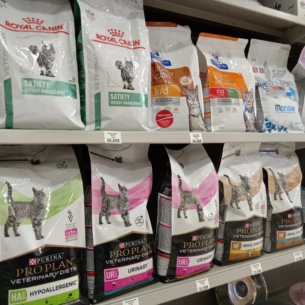 Prodotti e giochi per cani e gatti nel pet shop a Catania