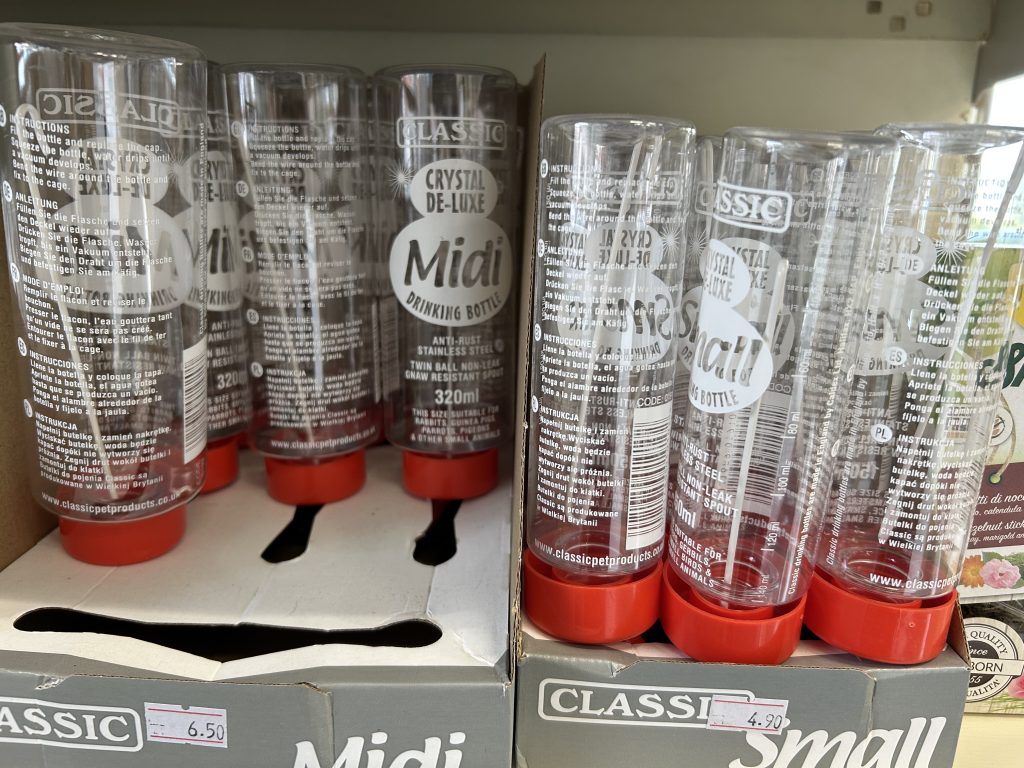 Abbeveratoi e accessori per uccelli in vendita presso ZooUp Store Catania

